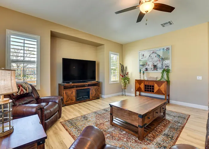 W/ Hot Tub & Outdoor Space In Queen Creek!
