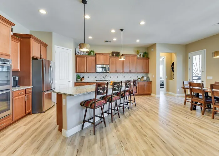 W/ Hot Tub & Outdoor Space In Queen Creek!