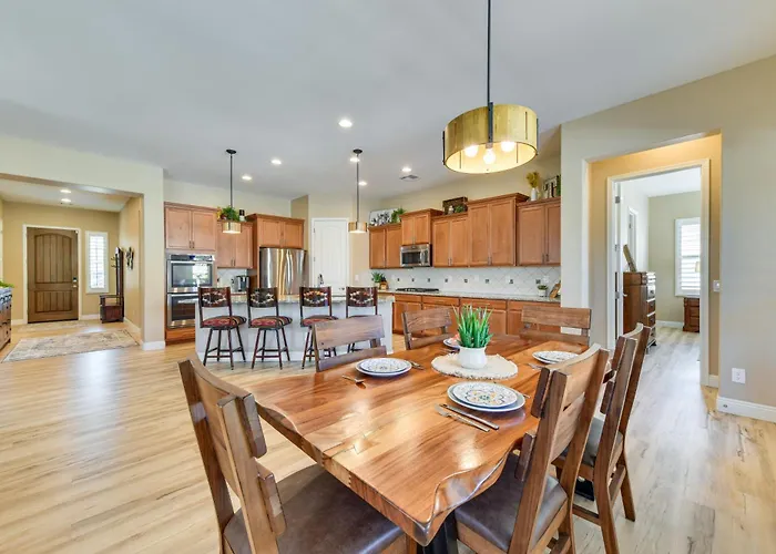 W/ Hot Tub & Outdoor Space In Queen Creek!